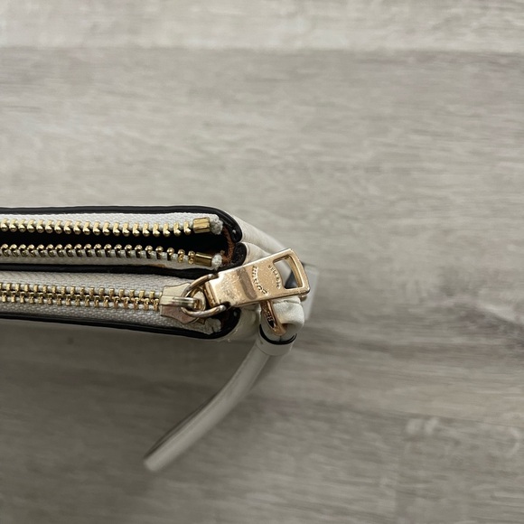 COACH - Double Zip Wallet In Signature Canvas Leather - Picture 5 of 8